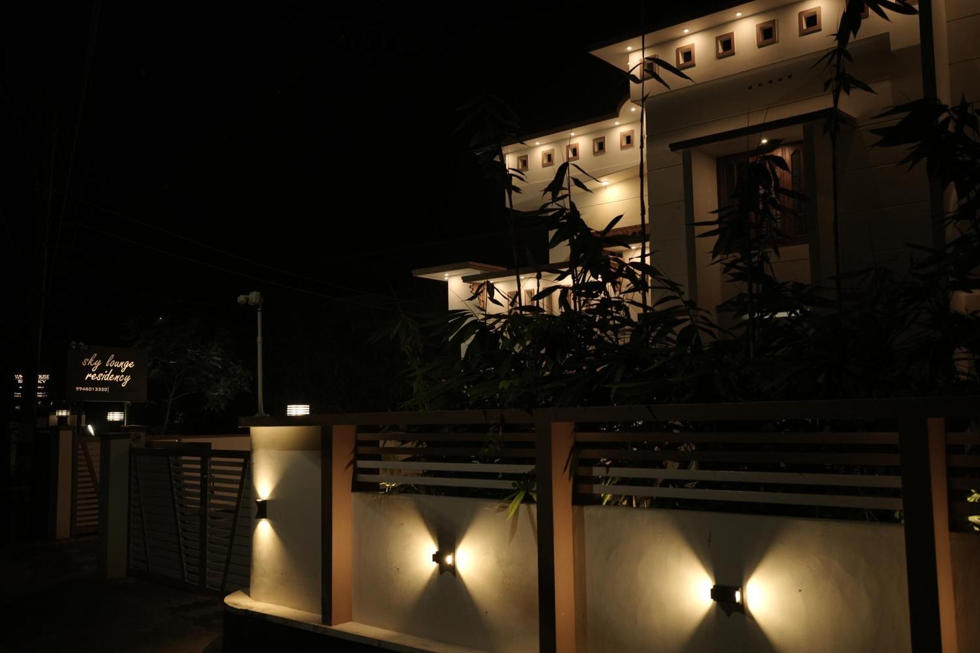 Appartement Skylounge Residency à Thiruvananthapuram Extérieur photo